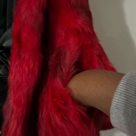 Baby It’s COLD OUTSIDE & This STUNNING red rabbit fur is the perfect for it - Picture 5 of 8